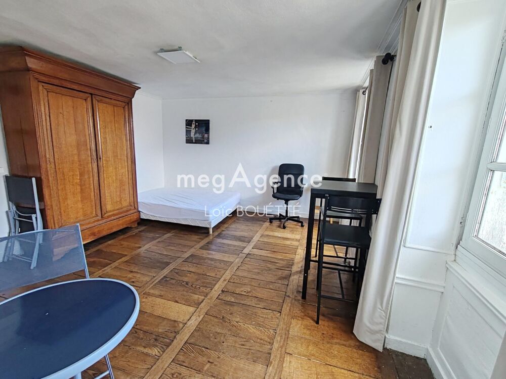 Appartement lumineux au dernier étage  Emplacement central