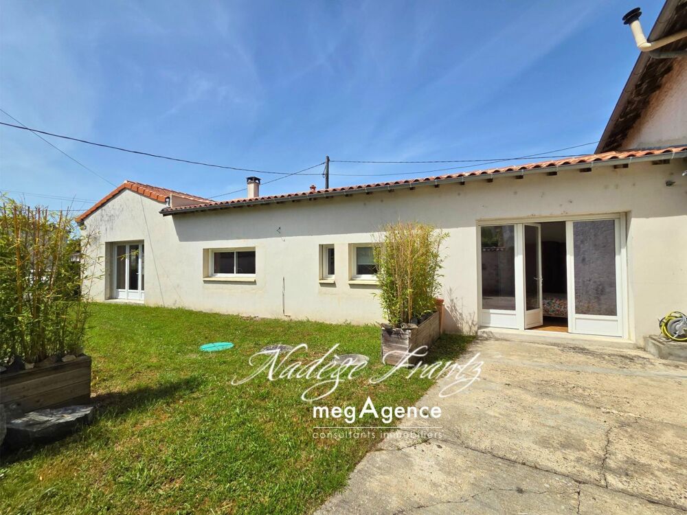 Vente Maison Maison de plain-pied rénovée à Aumagne – 2 chambres, jardin et dépendance Aumagne