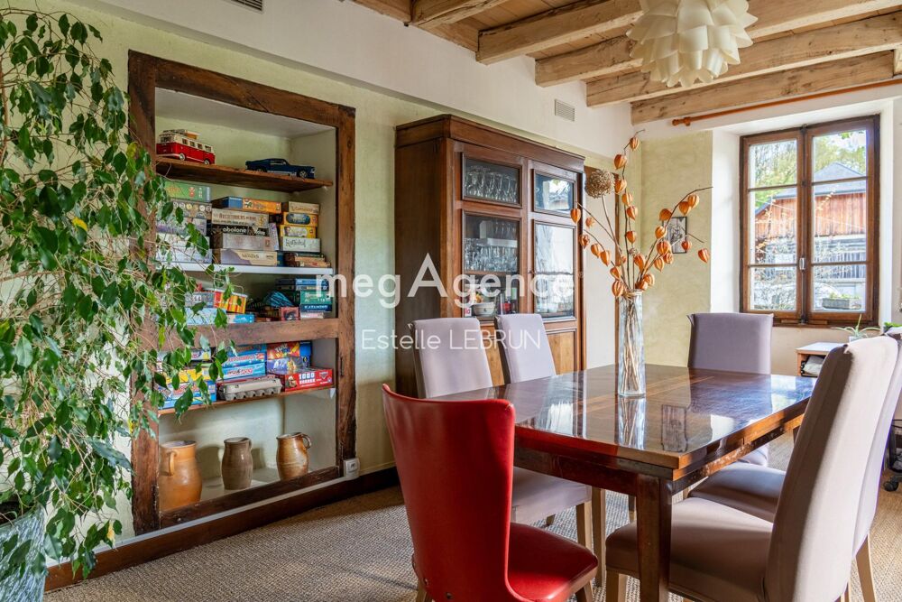 Maison familiale 7 pièces, beaux volumes  MOYE