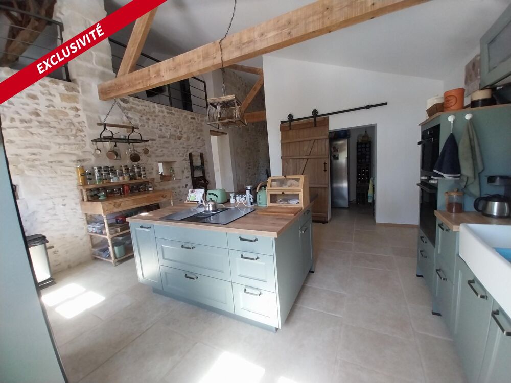 Maison de caractère de plus de 290 m² offrant actuellement 2 chambres et un potentiel de 4 à 5 chambres selon les besoins