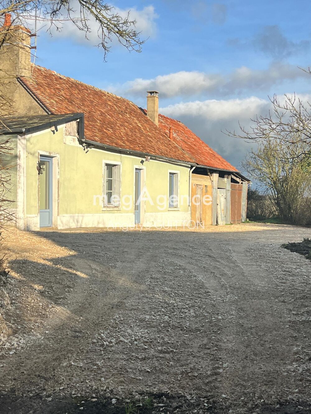 Fermette avec grand terrain 3800m²
