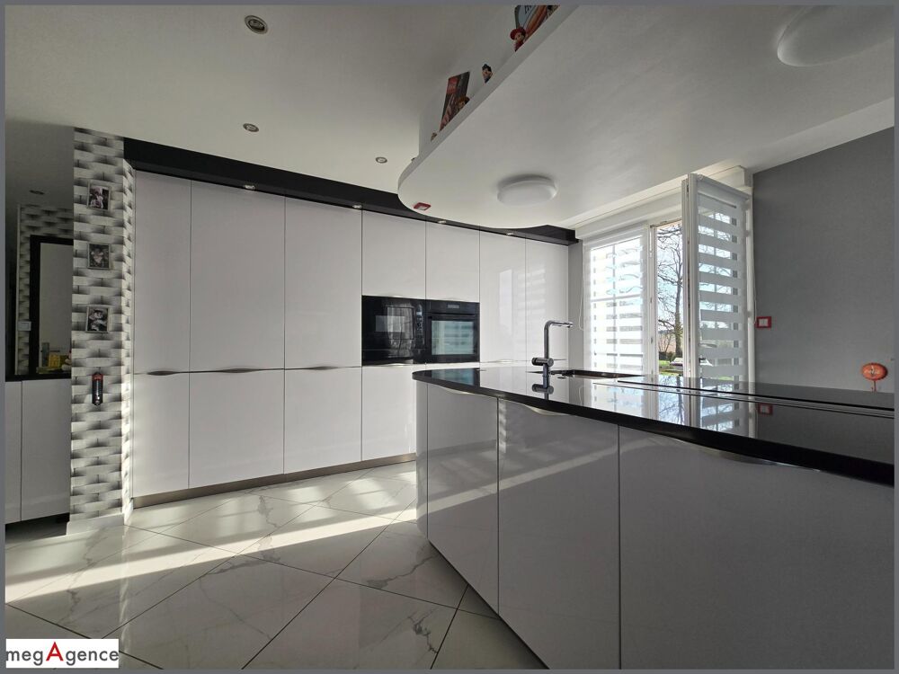 Vente Maison Maison 237 m² , 8 pièces avec logement indépendant – Terrain 3 000 m² Fougères