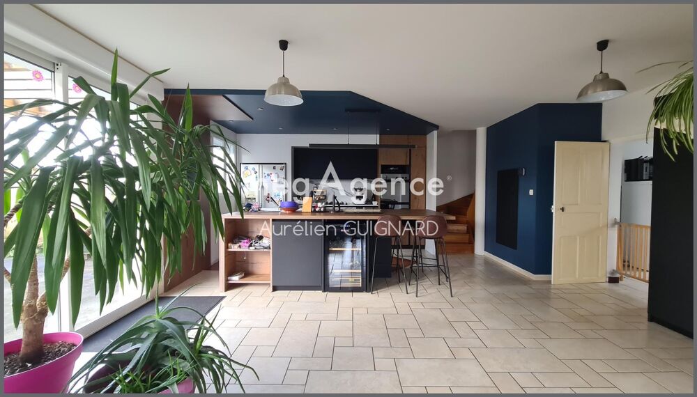 5/6 chambres, jardin clos. Dépendances en options.