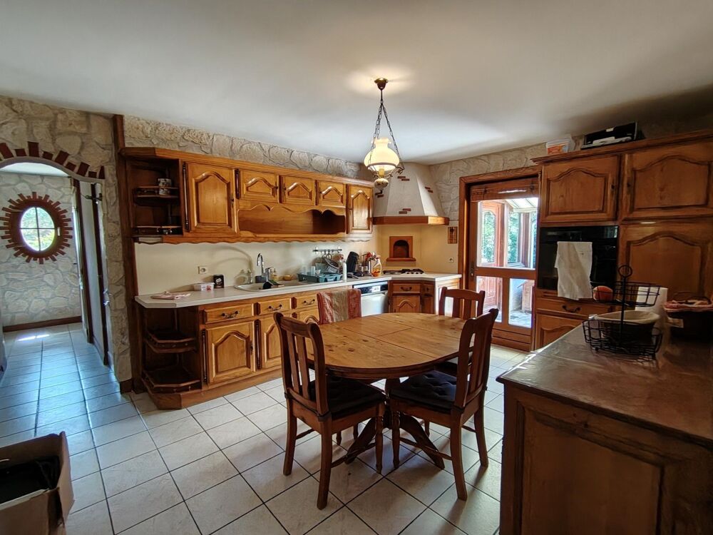 Maison de caractère sur un terrain de 10 816 m²