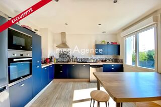  Maison  vendre 9 pices 212 m