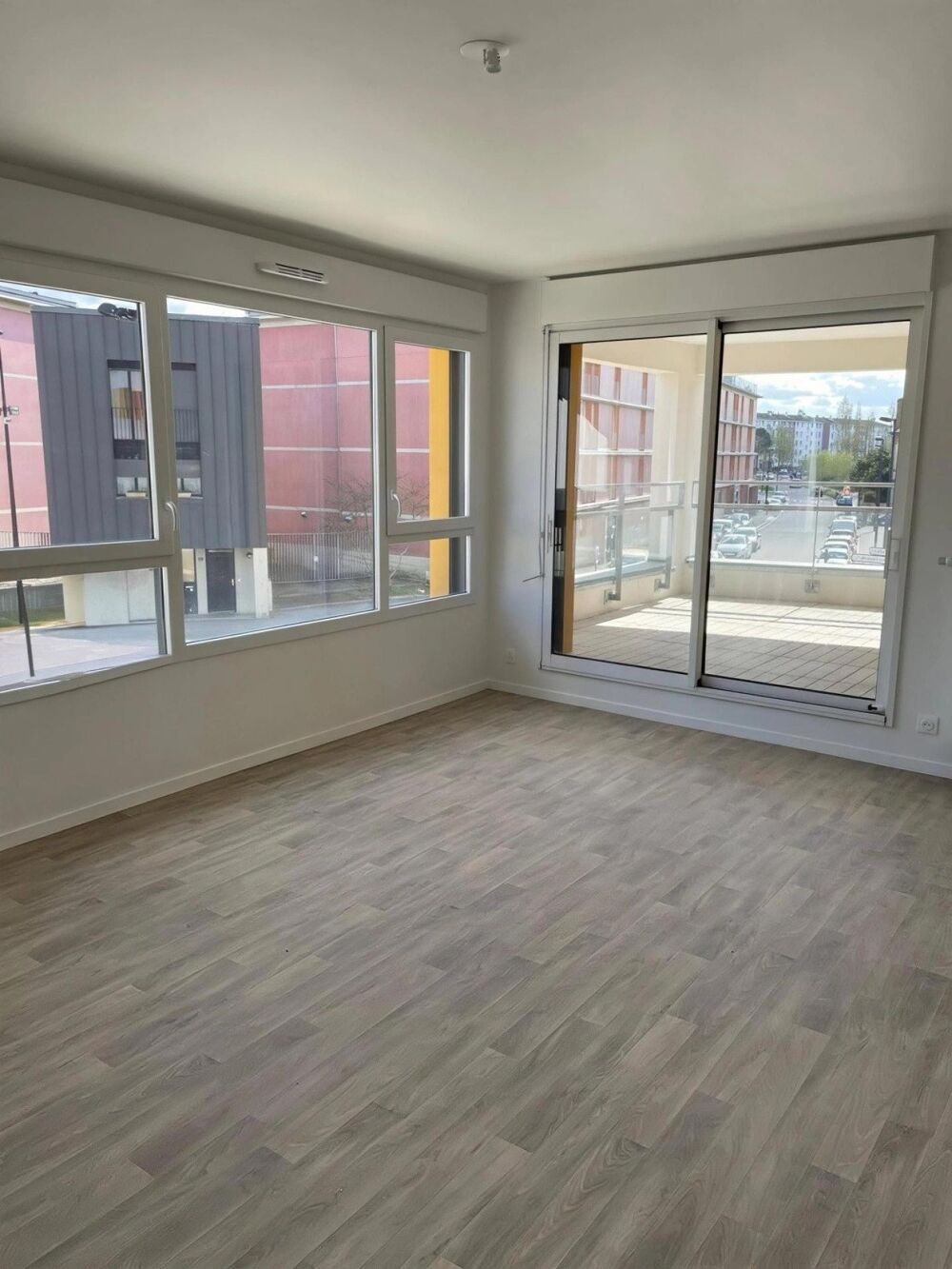 ENTRE LA COURROUZE ET RUE DE NANTES, IMMEUBLE RECENT, 3 CHAMBRES, 2 TERRASSES