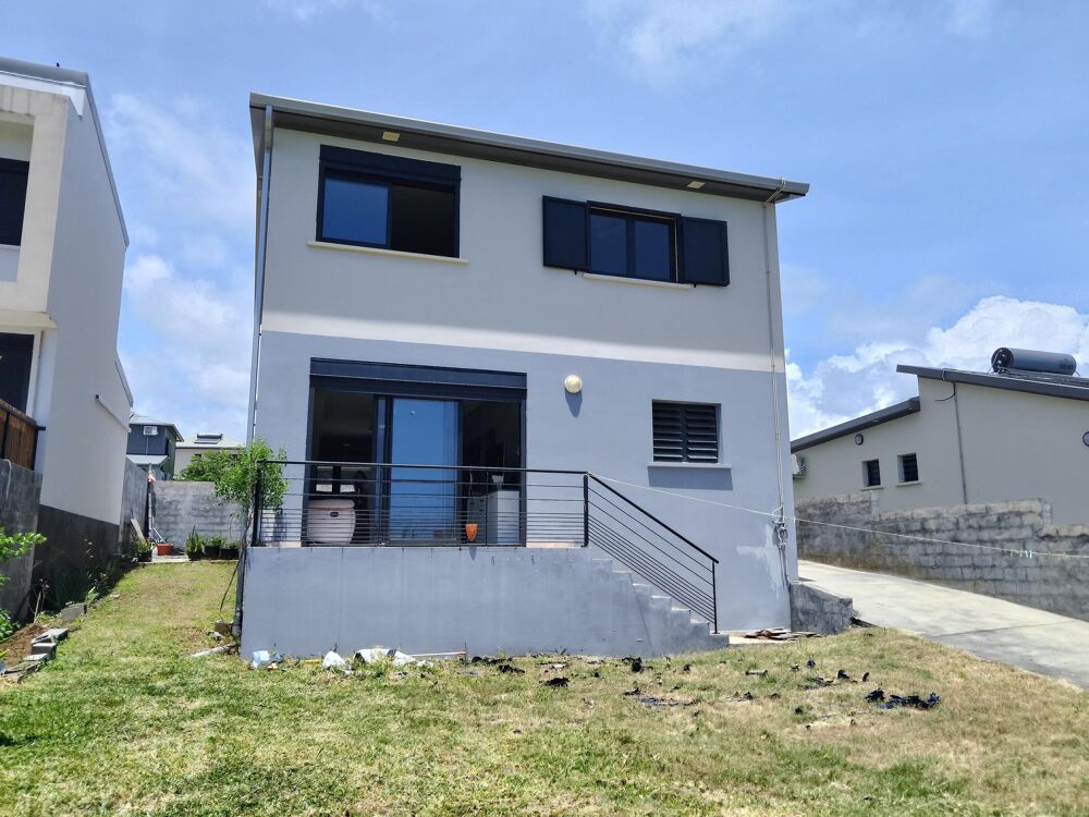 Vente Maison Dans la commune de Sainte-Marie, villa récente de 135 m 2 habitables, type T5, 4 chambres, sur deux niveaux sur une parcelle de Sainte-marie
