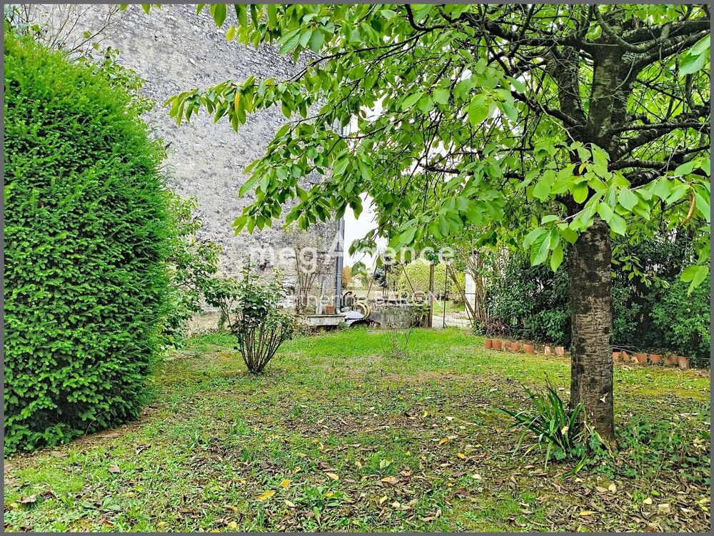 Vente Maison Maison 130m2 et Chai 125m2 et Jardin 1400m2 Gensac-la-pallue