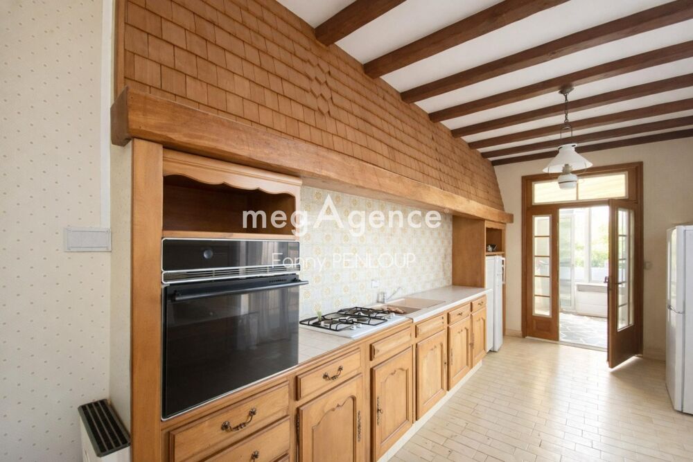 CENTRE-VILLE : MAISON DE 200 m² AVEC GRAND GARAGE ET TERRASSE
