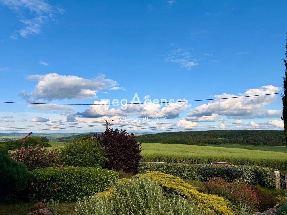 Belle maison traditionnelle avec une vue imprenable