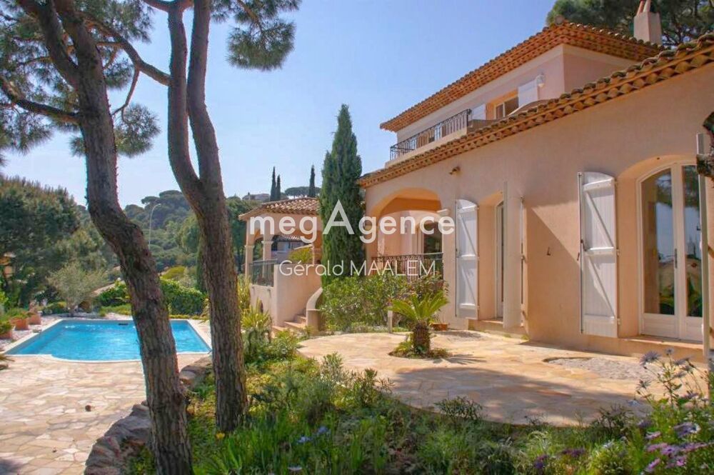 villa piscine vue mer dans un parc securisé
