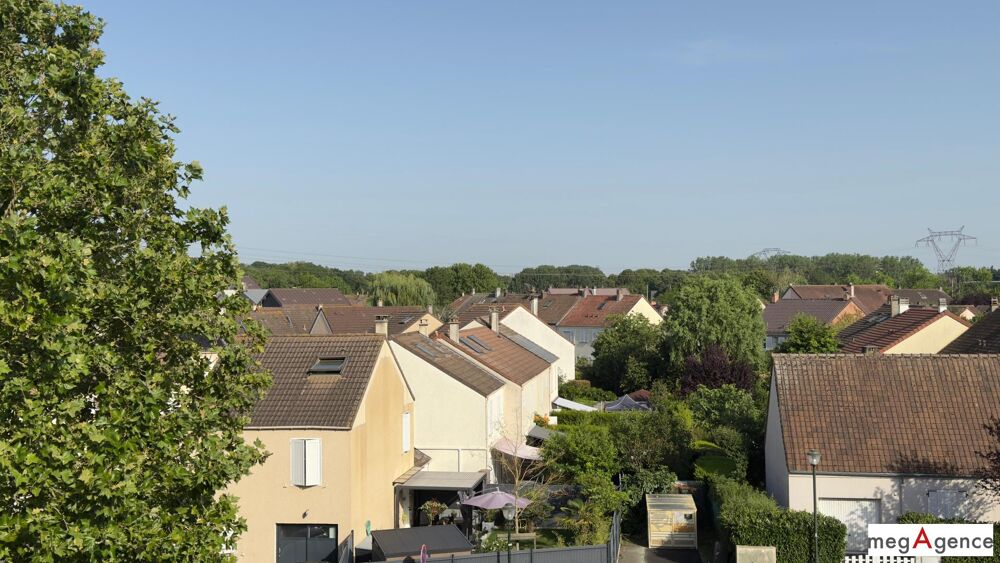 Vente Appartement Appartement duplex rénové, spacieux, vue dégagée. Elancourt
