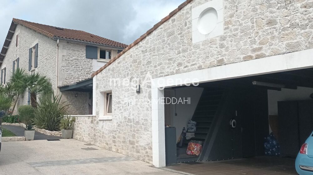 Vente Maison À 10 minutes des plages de Royan, découvrez une authentique demeure de caractère offrant 6 chambres, piscine, studio indépendant Saujon