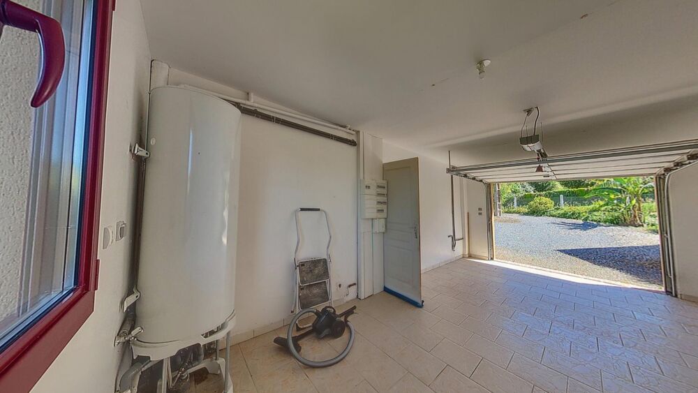 Maison 2007 très bien entretenue, à Conteville 27210, 3 chambres et bureau, 2 garages dont un indépendant. Jardin.