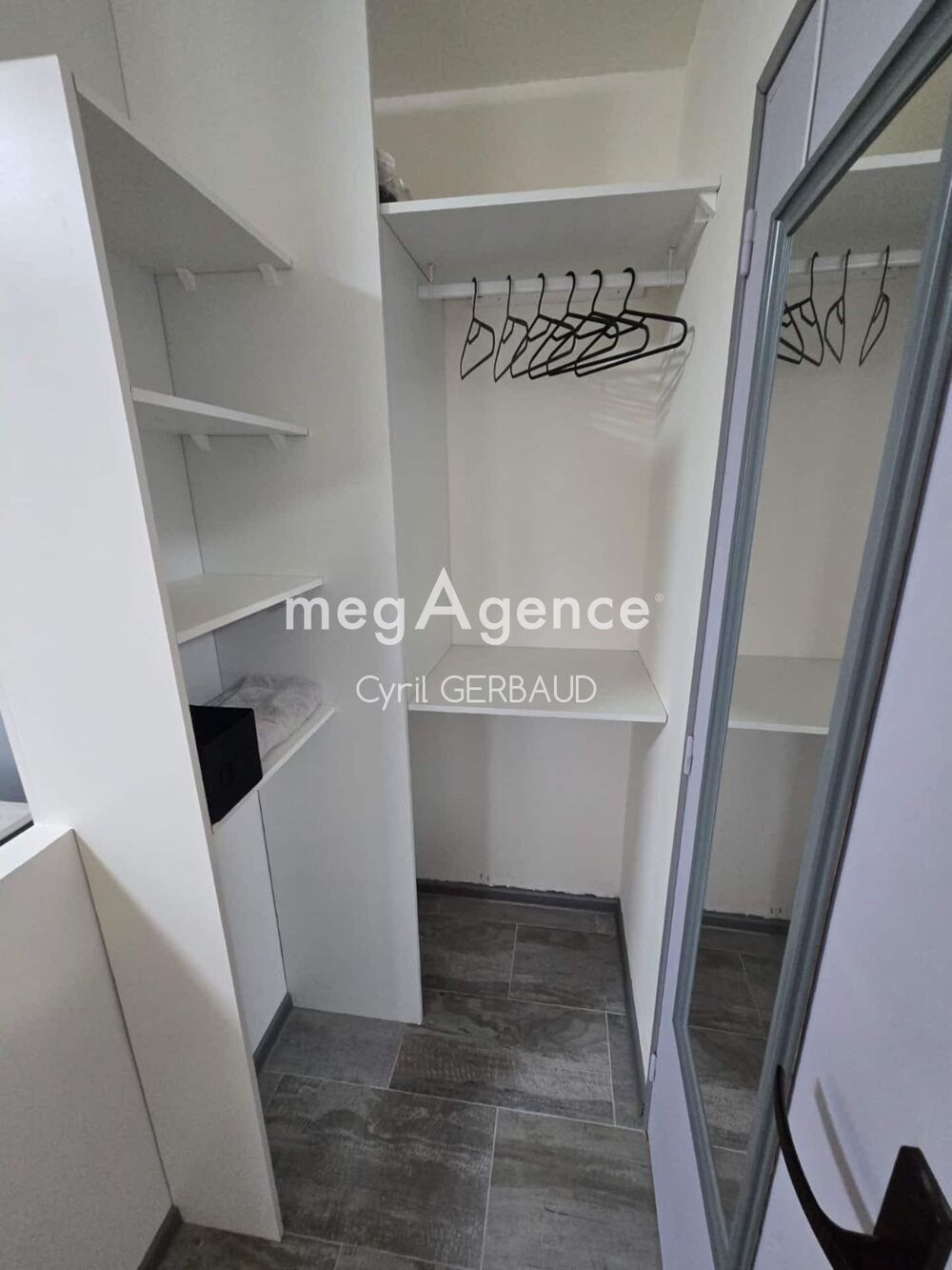 Vente Appartement A vendre appartement T1 entièrement refait à neuf et meublé à Cayenne secteur montabo. Cayenne
