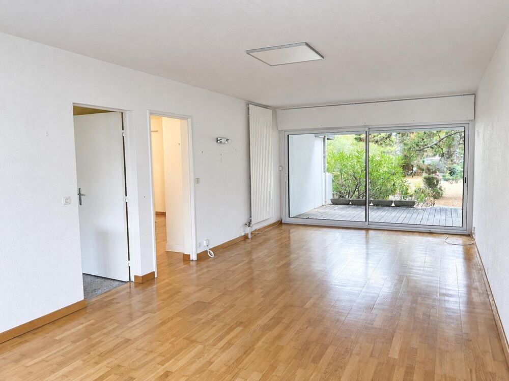 Larmor-Plage  Grand appartement dans un environnement arboré.