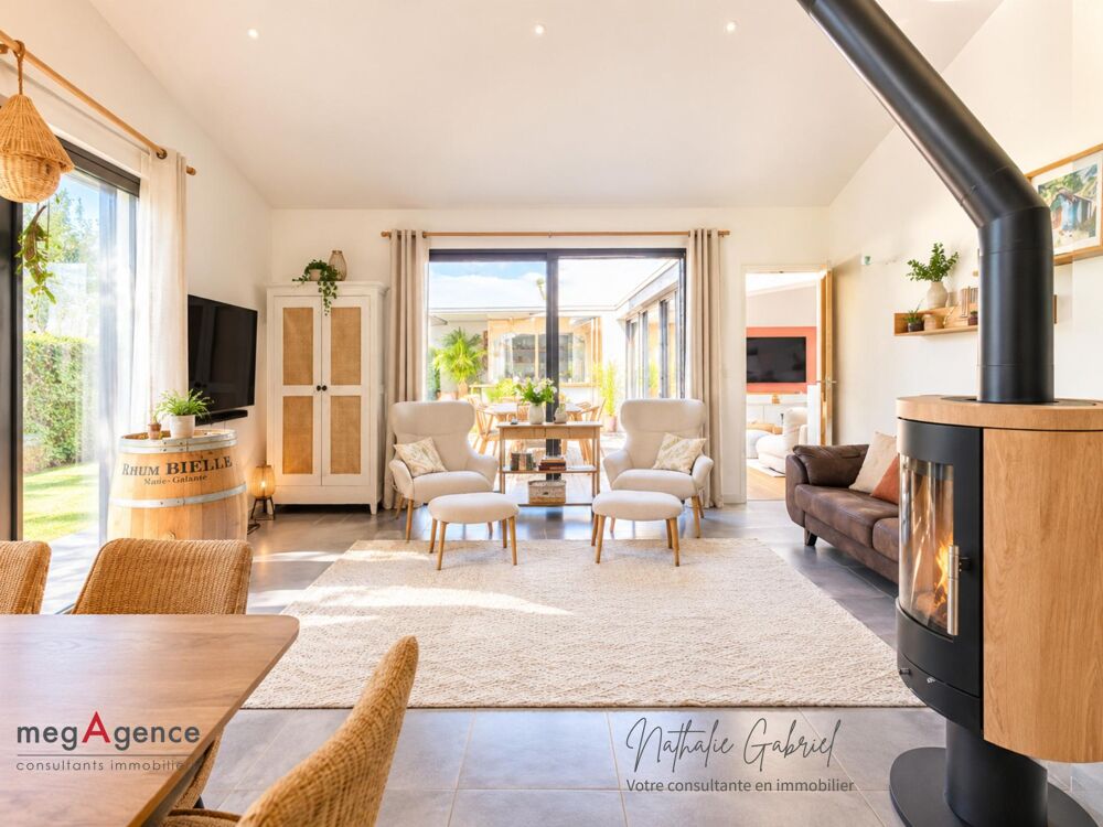 Vente Maison Un air de vacances à Angers avec cette villa de 6 chambres sur 203 m2 ! Angers