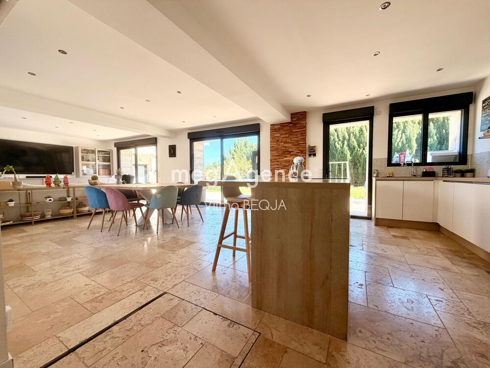 Propriété ancienne de 246 m² habitables entièrement restaurée avec dépendance
