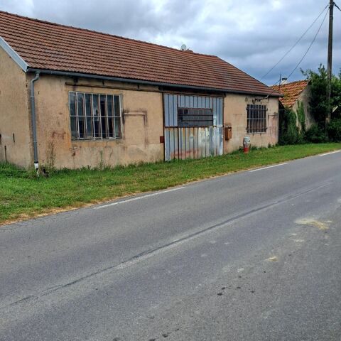   Jolie garage situé  dans un petit village 
