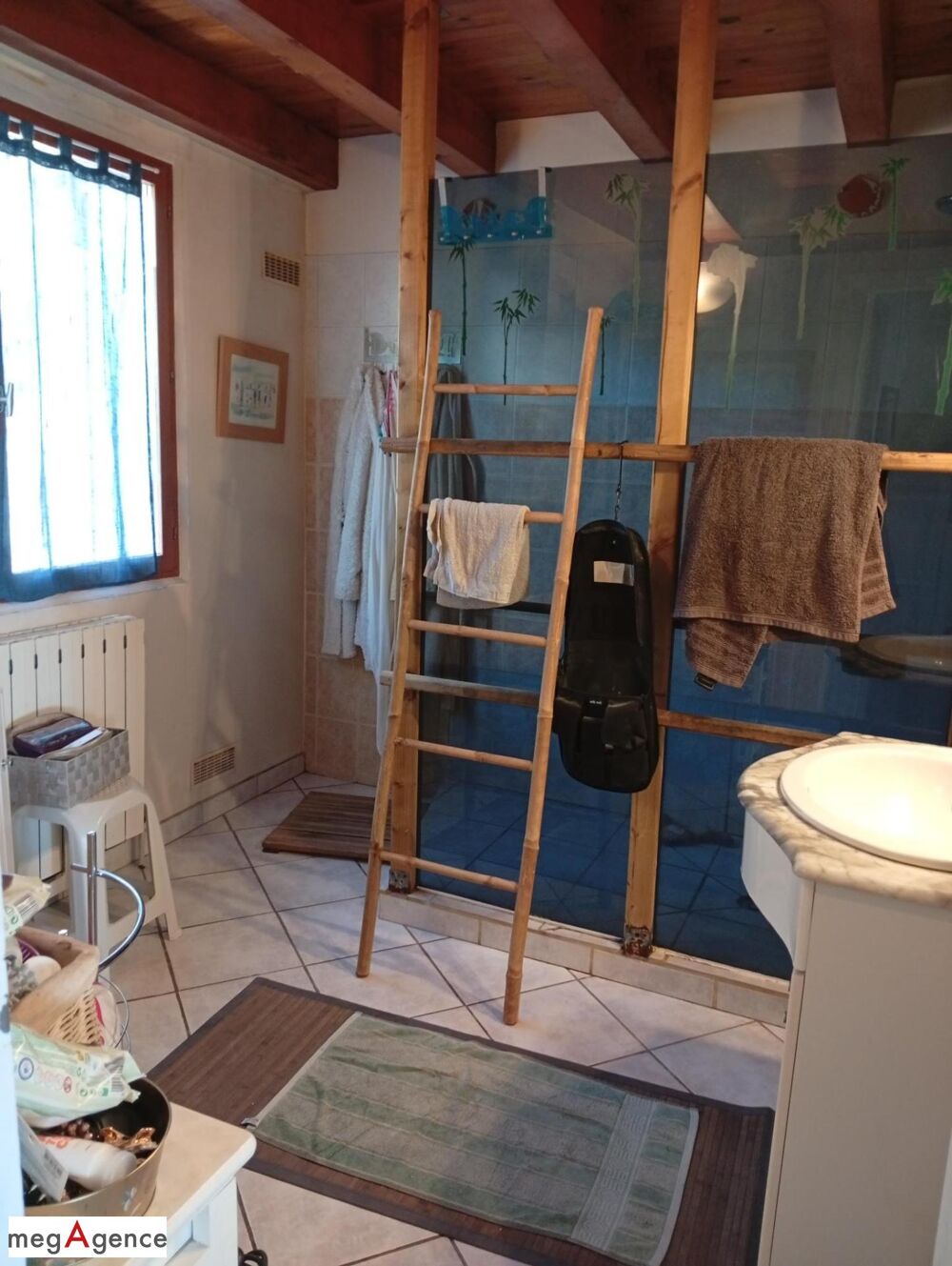 Maison 4 chambres garage chalet sur 2000 m² de terrain.