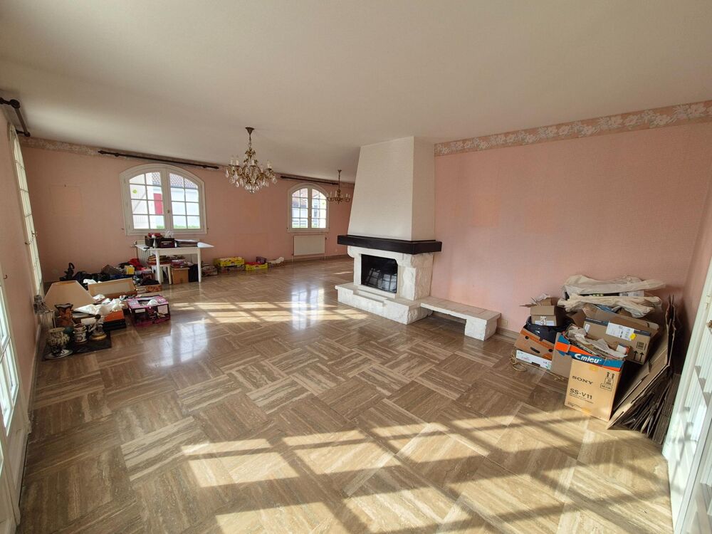 Belle maison individuelle avec de beaux volumes