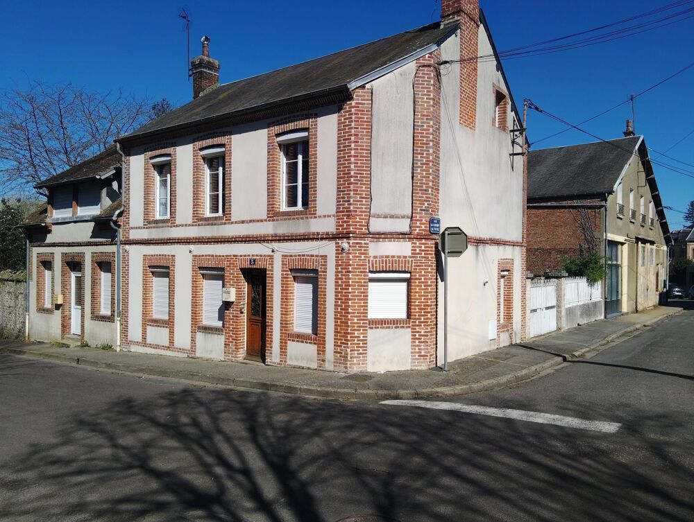 Située sur la commune de L'Aigle, cette maison offre un beau potentiel pour un projet de résidence principale ou dinvestissemen