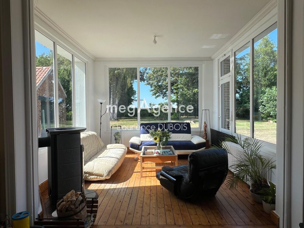 Vous serez charmés par cette superbe maison de caractère individuelle, entièrement rénovée par artisans, d'environ 227 m2 habita