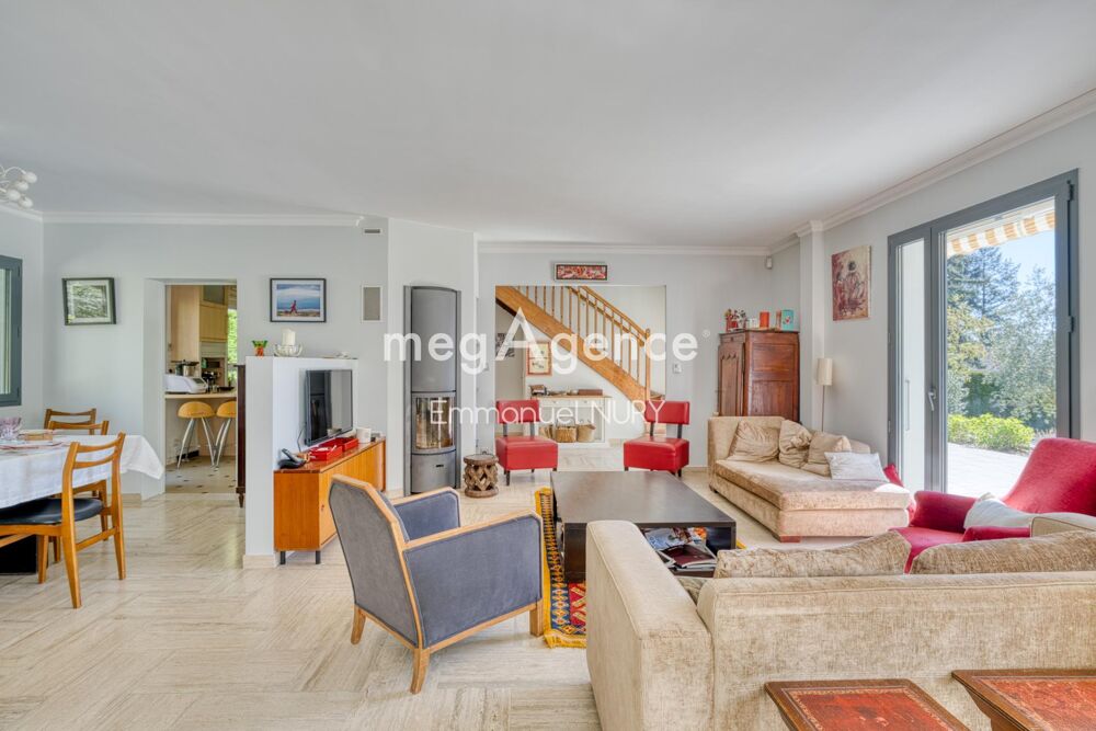 Maison spacieuse de 230 m² avec 5 chambres & piscine