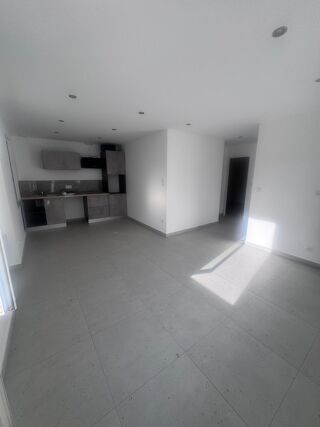  Appartement à louer 3 pièces 65 m²