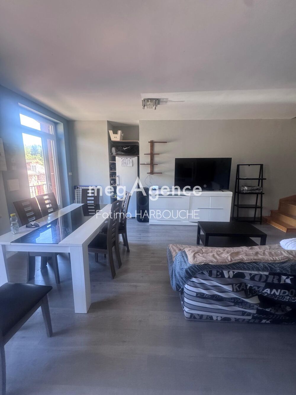 ENSEMBLE DE DEUX APPARTEMENTS CÔTE À CÔTE AVEC GARAGE, PARKINGS ET JARDIN