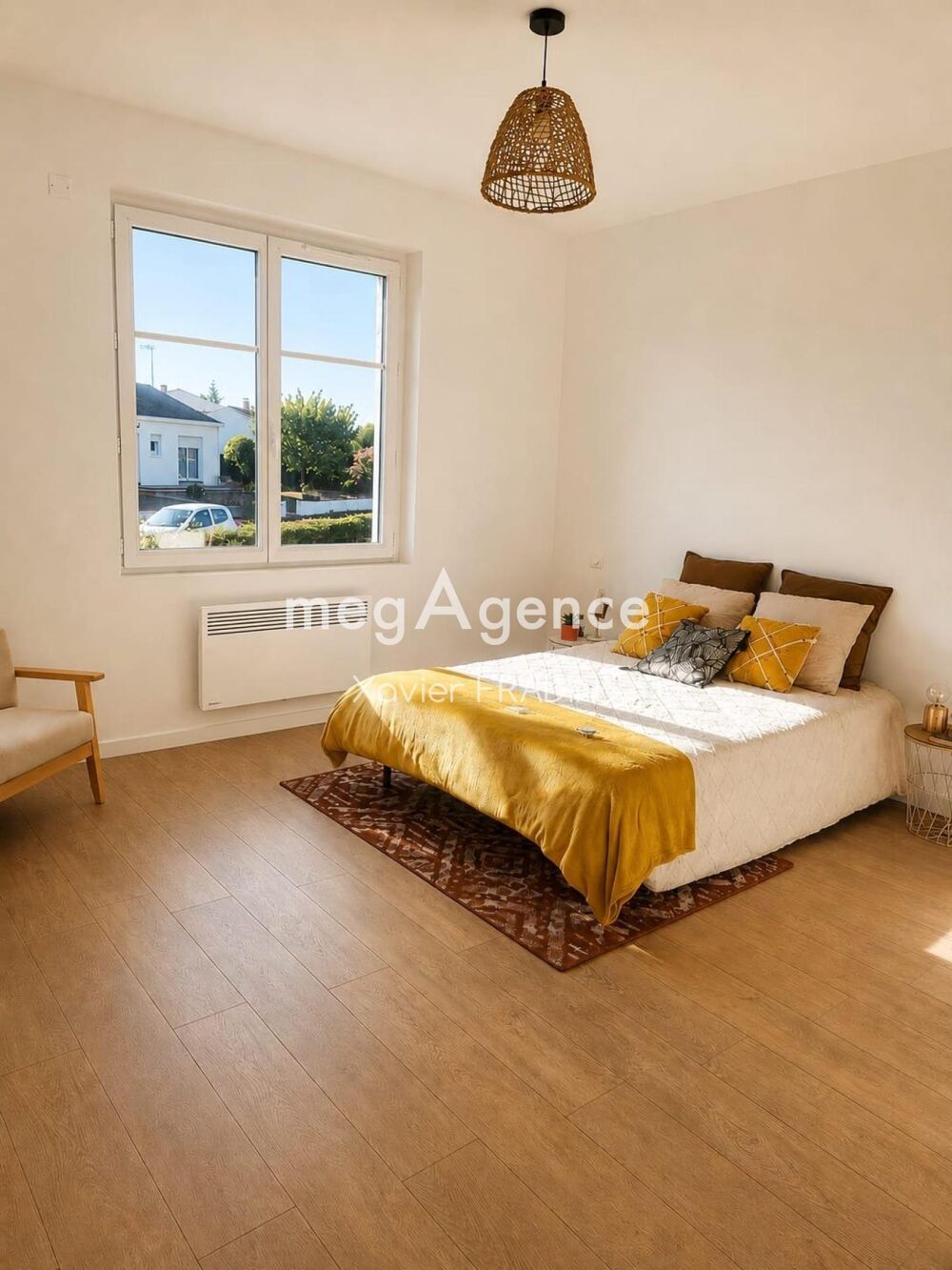 Appartement rénové avec véranda, sous-sol de 27m²et 100m² d' extérieur