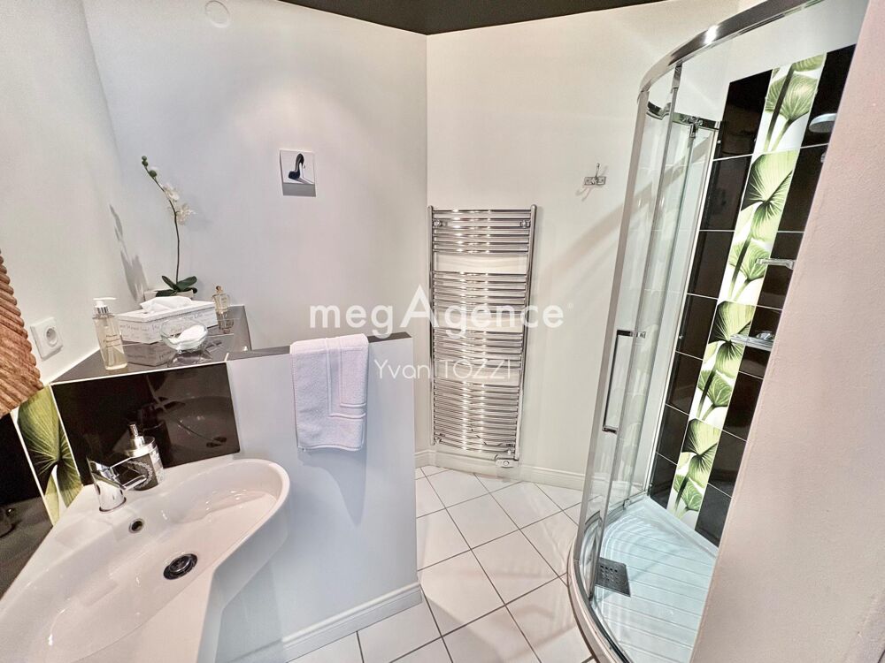 Vente Maison Chambre d'hôtes vue latérale Mer quartier St Pierre. Les sables-d'olonne