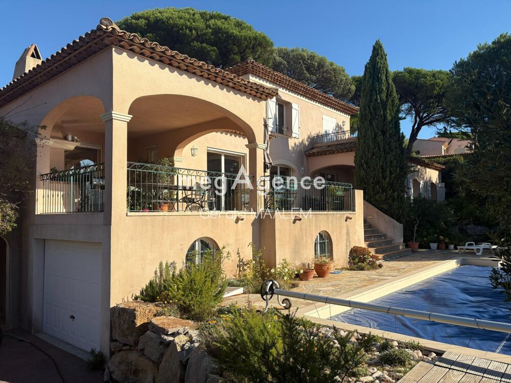 villa piscine vue mer dans un parc securisé