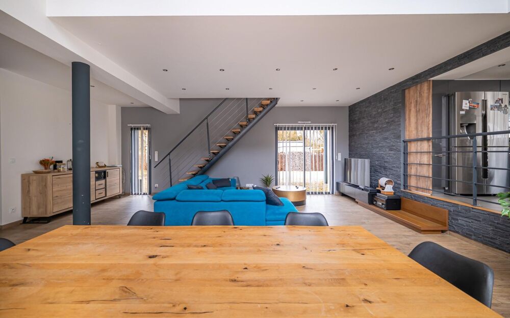 MAISON COMTEMPORAINE 206m²- PISCINE - DOUBLE GARAGE - JARDIN