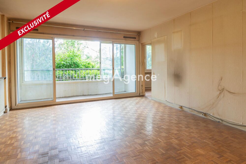Appartement lumineux avec loggias, piscine et tennis
