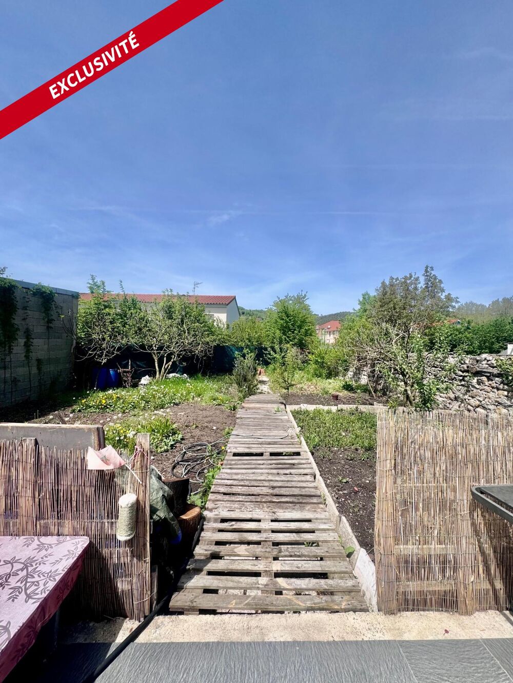 Vente Maison ? LE CHAMBON-FEUGEROLLES – Grande maison familiale de 218 m² avec fort potentiel Le chambon-feugerolles