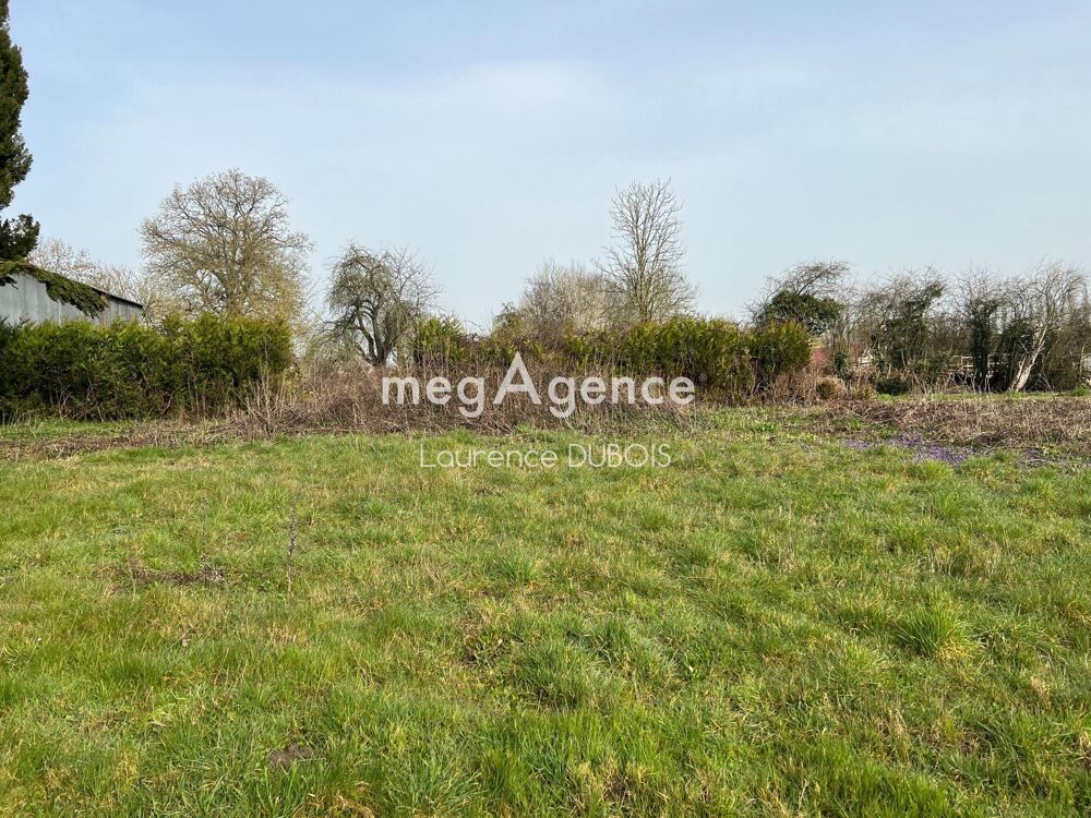 Vente Terrain Terrain à bâtir borné de 919 m2 avec une façade de 25 m, situé dans un village où il fait bon vivre. Bajus