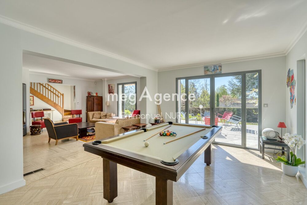 Maison spacieuse de 230 m² avec 5 chambres & piscine