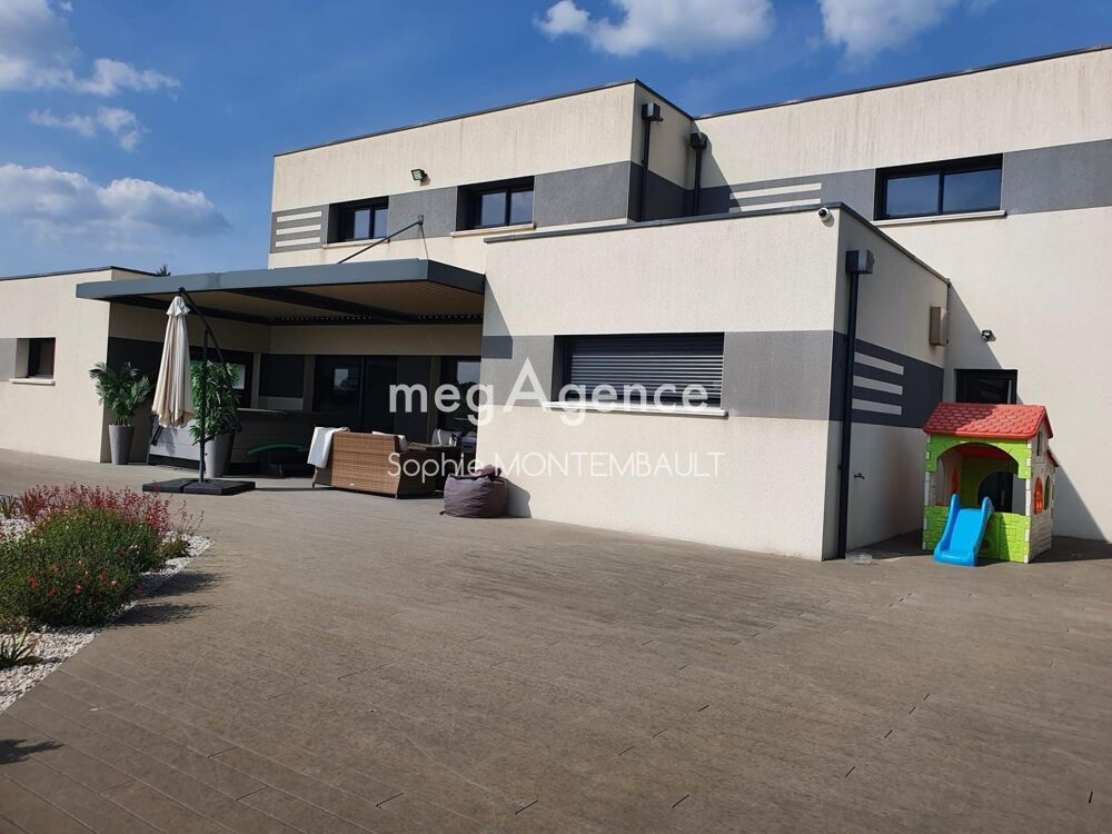 Vente Maison Maison entièrement domotisée , climatisée dans un havre de paix , tout confort avec terrasse et piscine entretenues. Mondoubleau