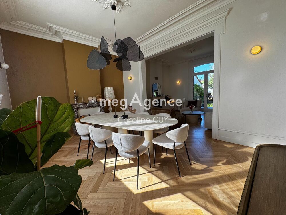 Très belle maison de ville, de 166m2, 5 chambres, jardin et dépendance