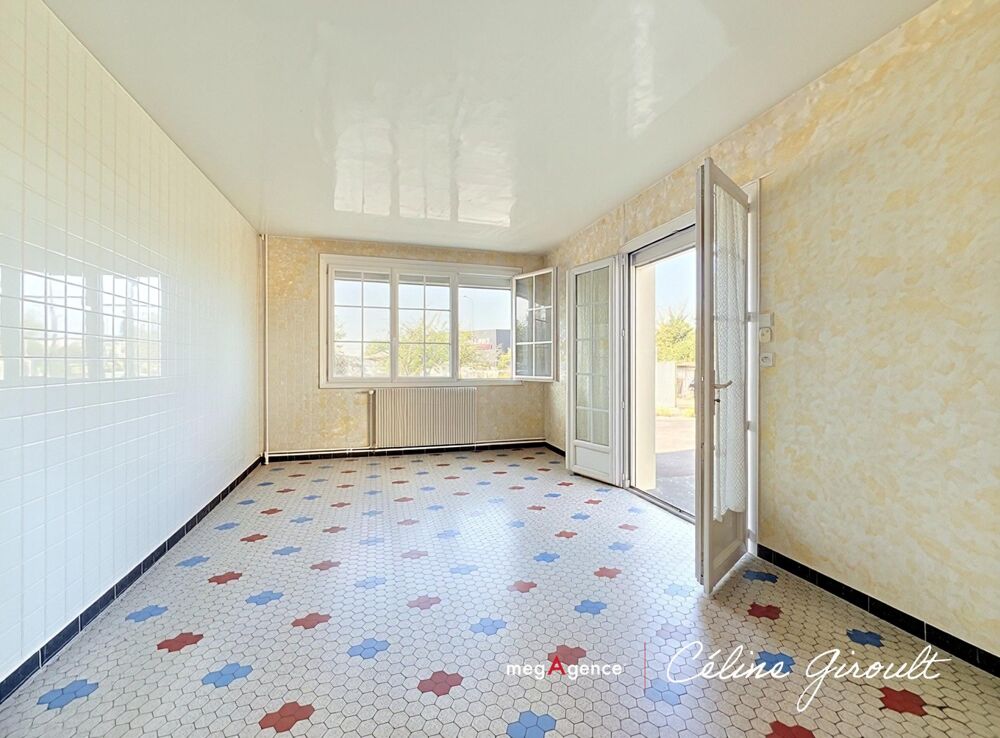Vente Maison Contruction de qualité avec 7 chambres et beaucoup de stationnement ! Sartilly-baie-bocage