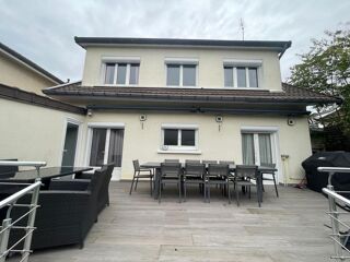Vente Maison À VENDRE – Charmante maison  de 6 pièces 160 m² à Livry-Gargan (93190) Livry-gargan