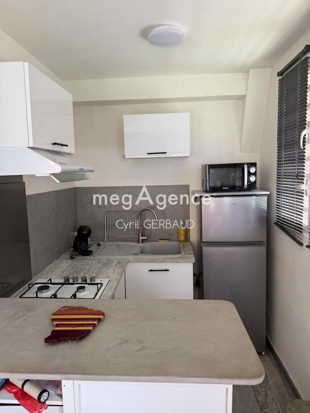 Vente Appartement A vendre appartement T1 entièrement refait à neuf et meublé à Cayenne secteur montabo. Cayenne