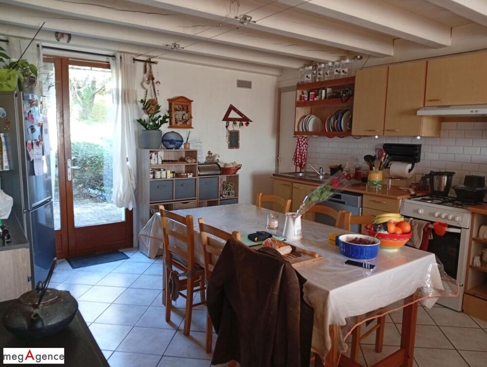 Maison 4 chambres garage chalet sur 2000 m² de terrain.