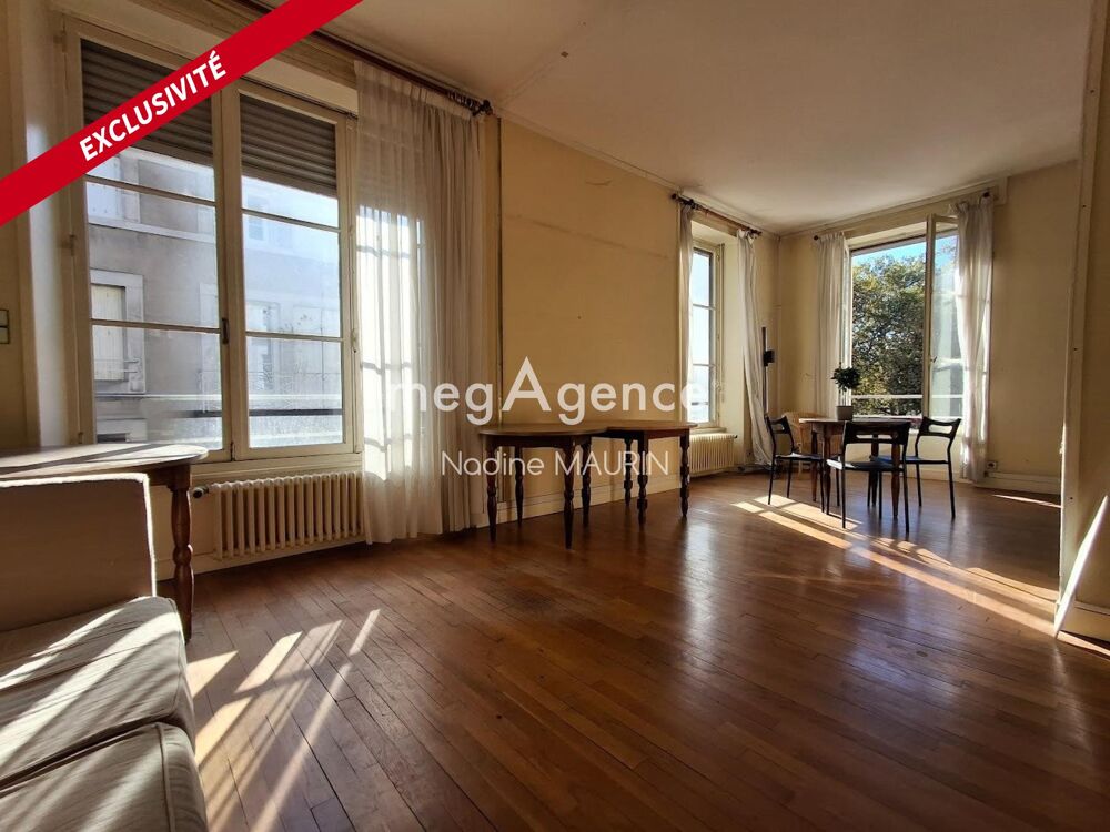 Blois Place Louis XII appartement de 192 m². A rénover
