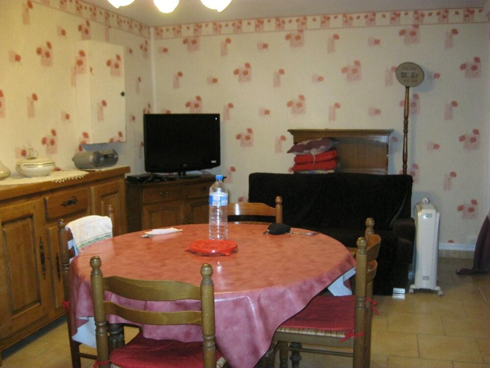 Vente Maison Aumale : Commune de Marques : Investisseurs, immeuble composé de 2 apparts, 4 studios, 270m². Marques