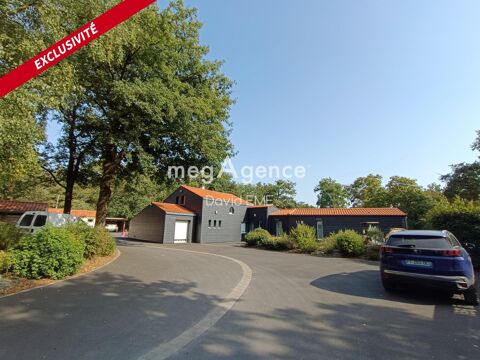   VILLA  8 pièces, 6 chambres, 192 M2, Piscine, Terrain 2800 m2, NOTRE DAME DE RIEZ Maison - 9 pièce(s) - 192 m²