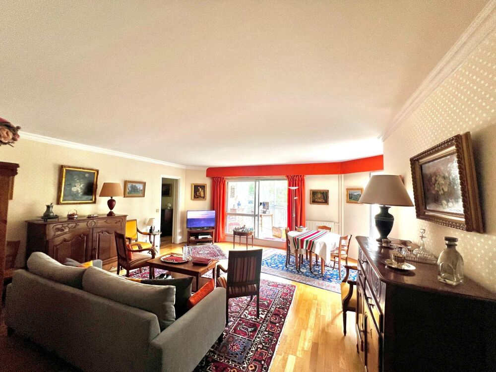 Vente Appartement Le Chesnay – 5 pièces avec 3 chambres, loggia, parking, cave Le chesnay