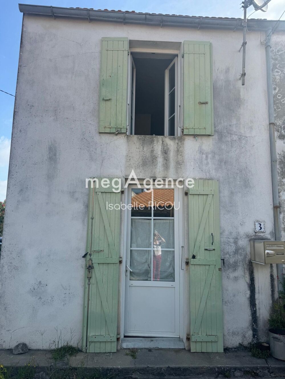Maison de village en pierre  Authenticité au calme -