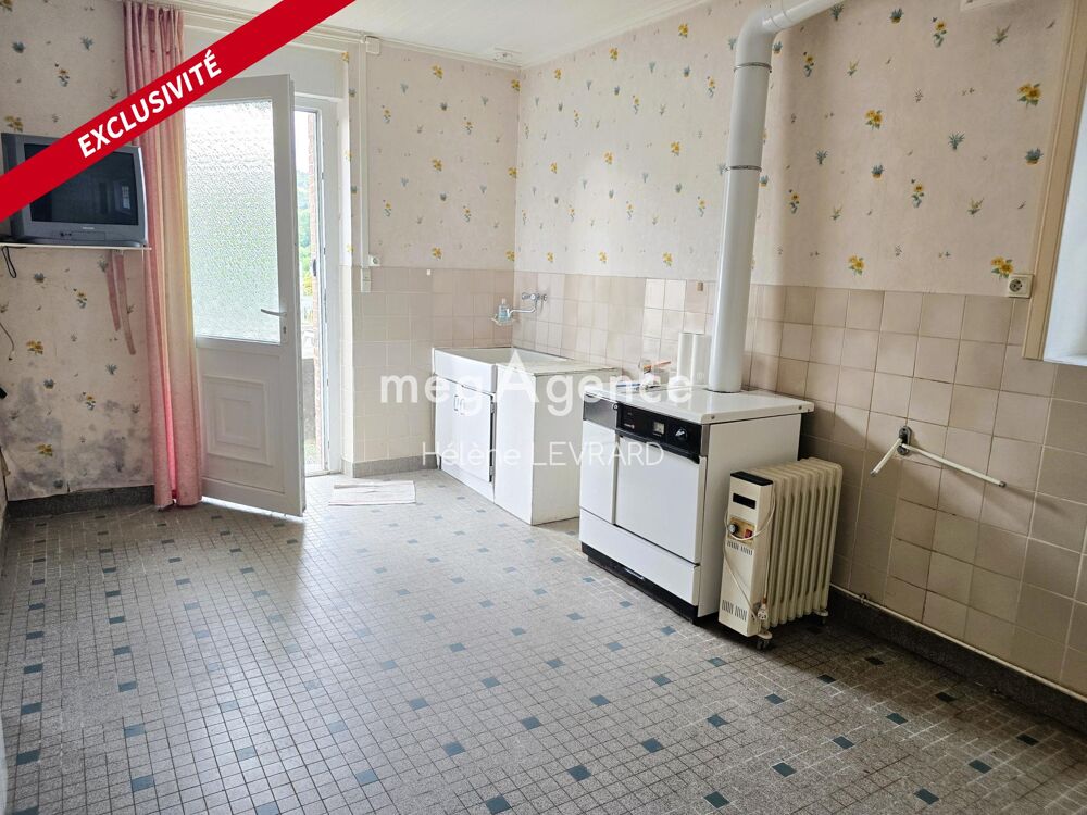 VOUTRÉ : jolie maison avec beau potentiel de rénovation